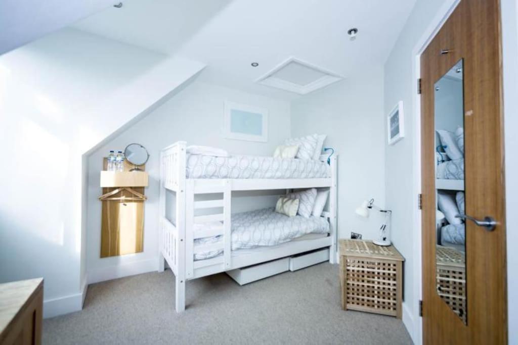 Edge14- Spacious, Stylish And Near The Beach! New Quay Esterno foto