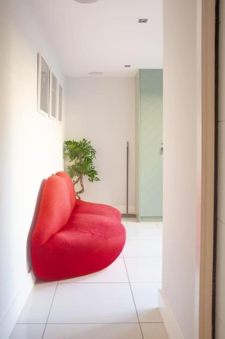 Edge14- Spacious, Stylish And Near The Beach! New Quay Esterno foto