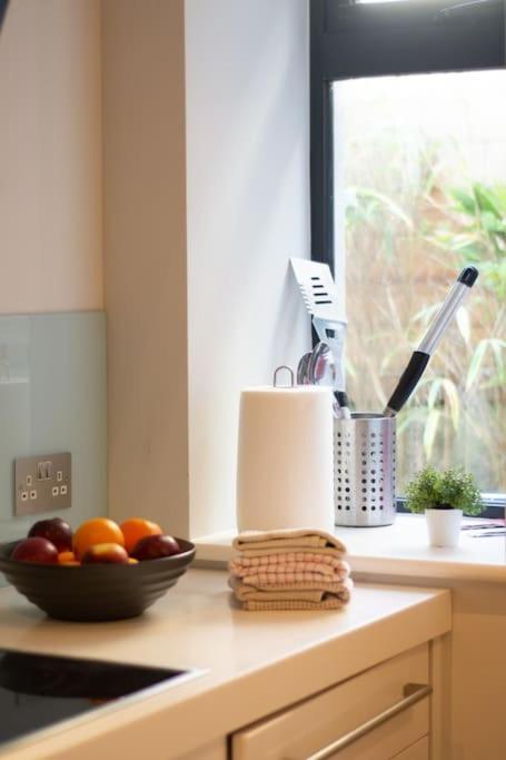 Edge14- Spacious, Stylish And Near The Beach! New Quay Esterno foto