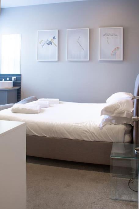 Edge14- Spacious, Stylish And Near The Beach! New Quay Esterno foto