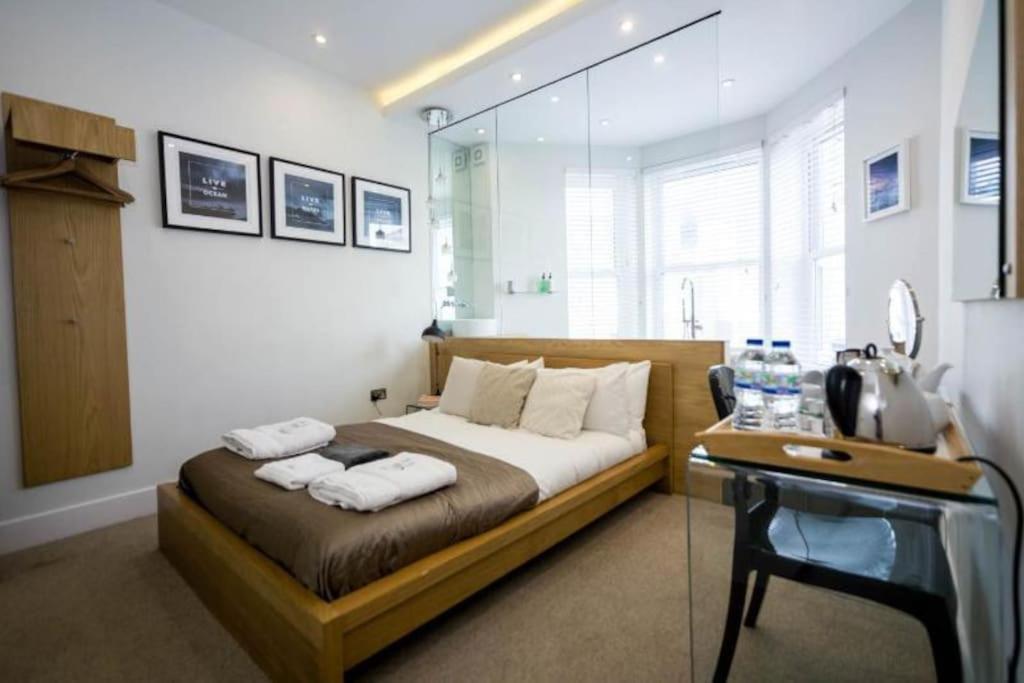 Edge14- Spacious, Stylish And Near The Beach! New Quay Esterno foto