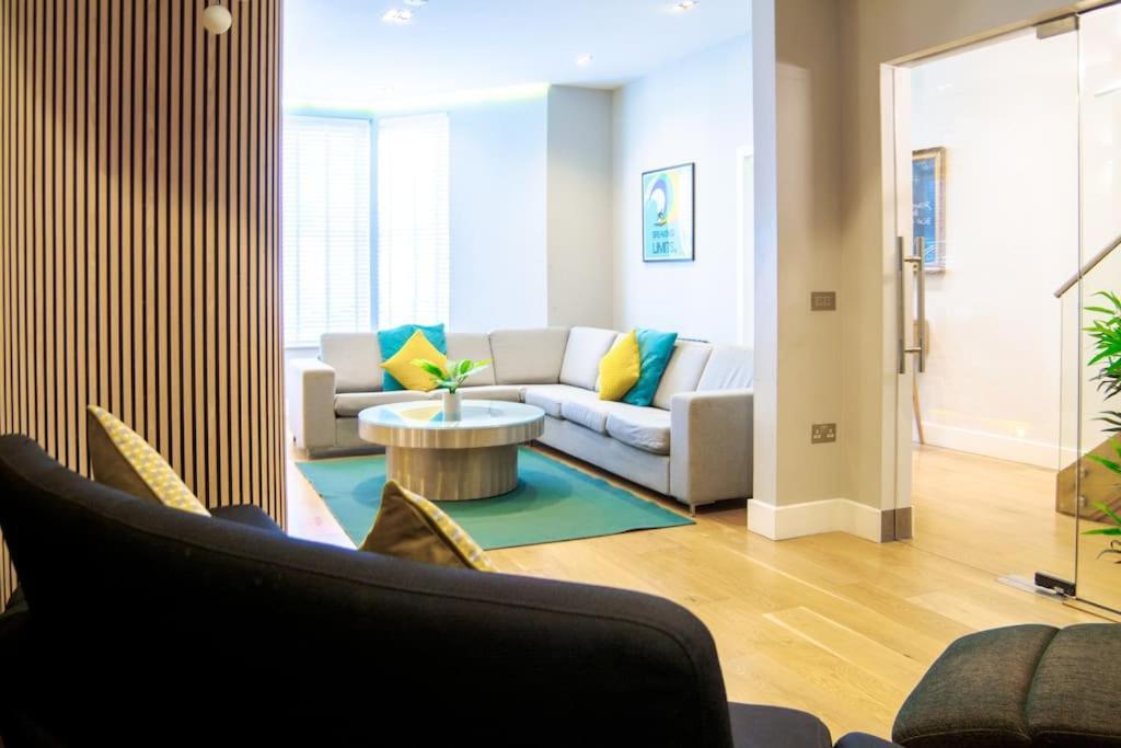 Edge14- Spacious, Stylish And Near The Beach! New Quay Esterno foto