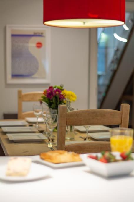 Edge14- Spacious, Stylish And Near The Beach! New Quay Esterno foto